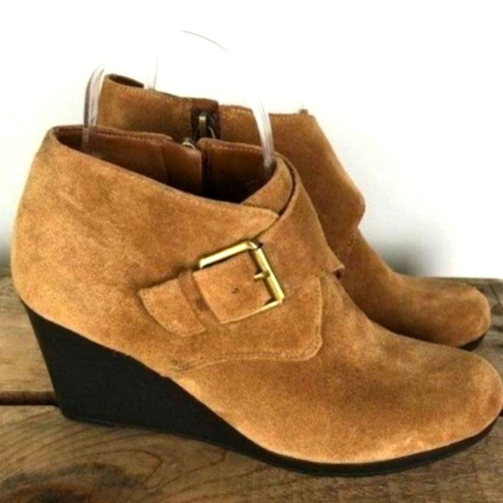 ISAAC MIZRAHI LIVE suede leather tan ankle wedge bootie
